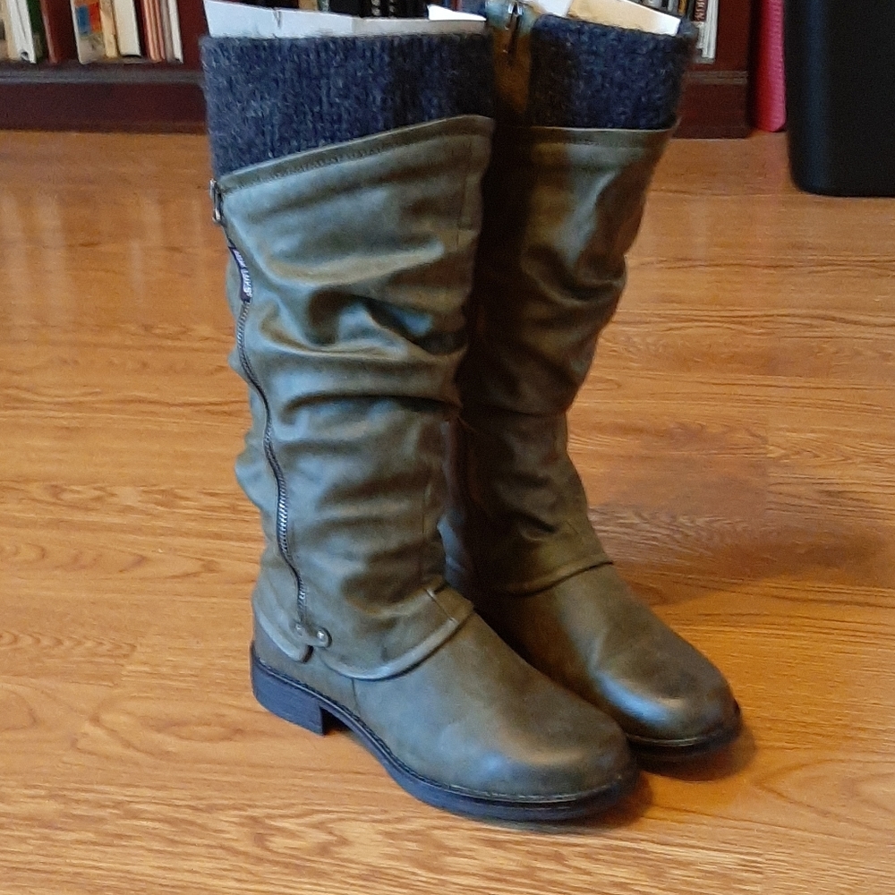 Boots - Picture 2 of 5